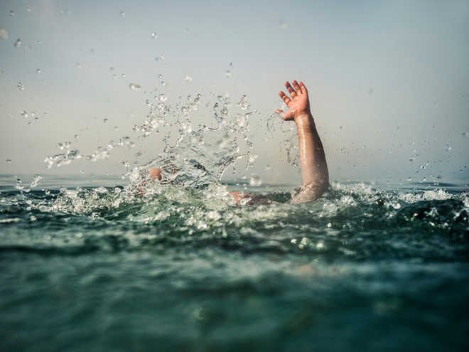 15 dead as 2 migrant boats sink in Greek waters