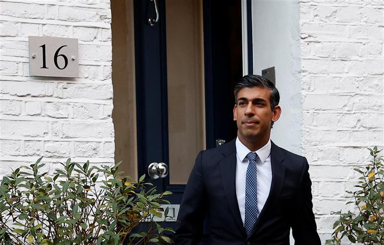 Rishi Sunak wins Tory contest to make history as UK's first Indian-origin PM