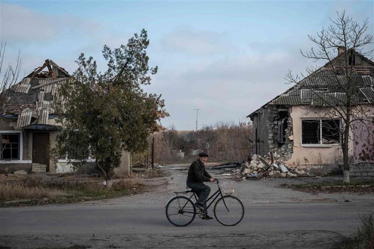 Russia-Ukraine War: Russia abandons Ukrainian city of Kherson in major retreat