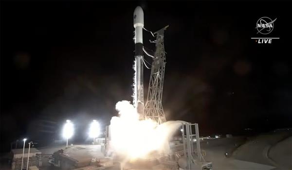 SpaceX rocket sends first global water survey mission into orbit